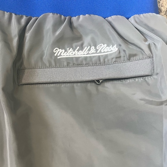 Mlb Philadelphia Phillies Cooperstown Collection Insignia Shorts - Picture 6 of 9